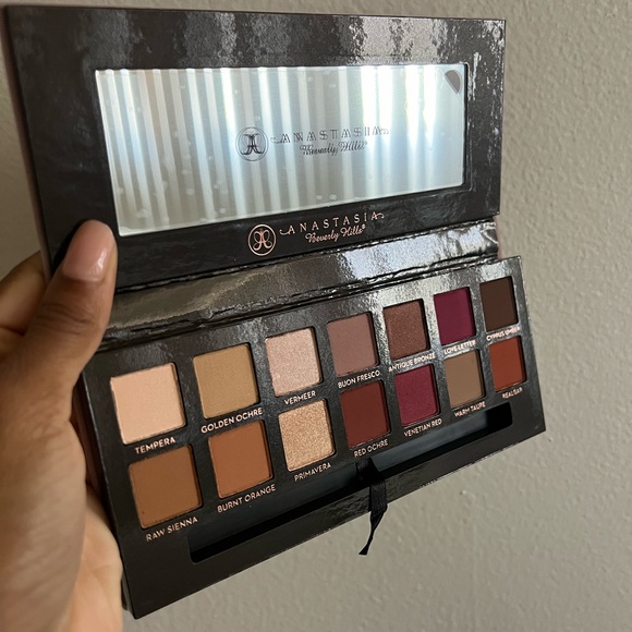 Anastasia Beverly Hills eyeshadow - Picture 3 of 8